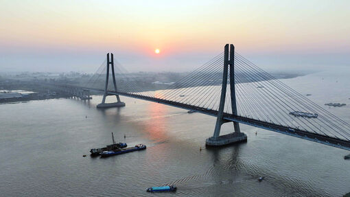 Bình minh trên cầu Vàm Cống