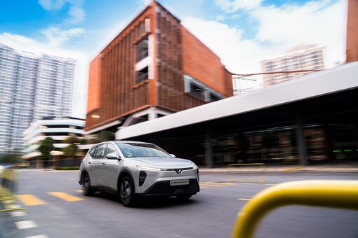 Miễn phí sạc 3 năm, tài xế dịch vụ tiết kiệm hàng trăm triệu đồng với Limo Green