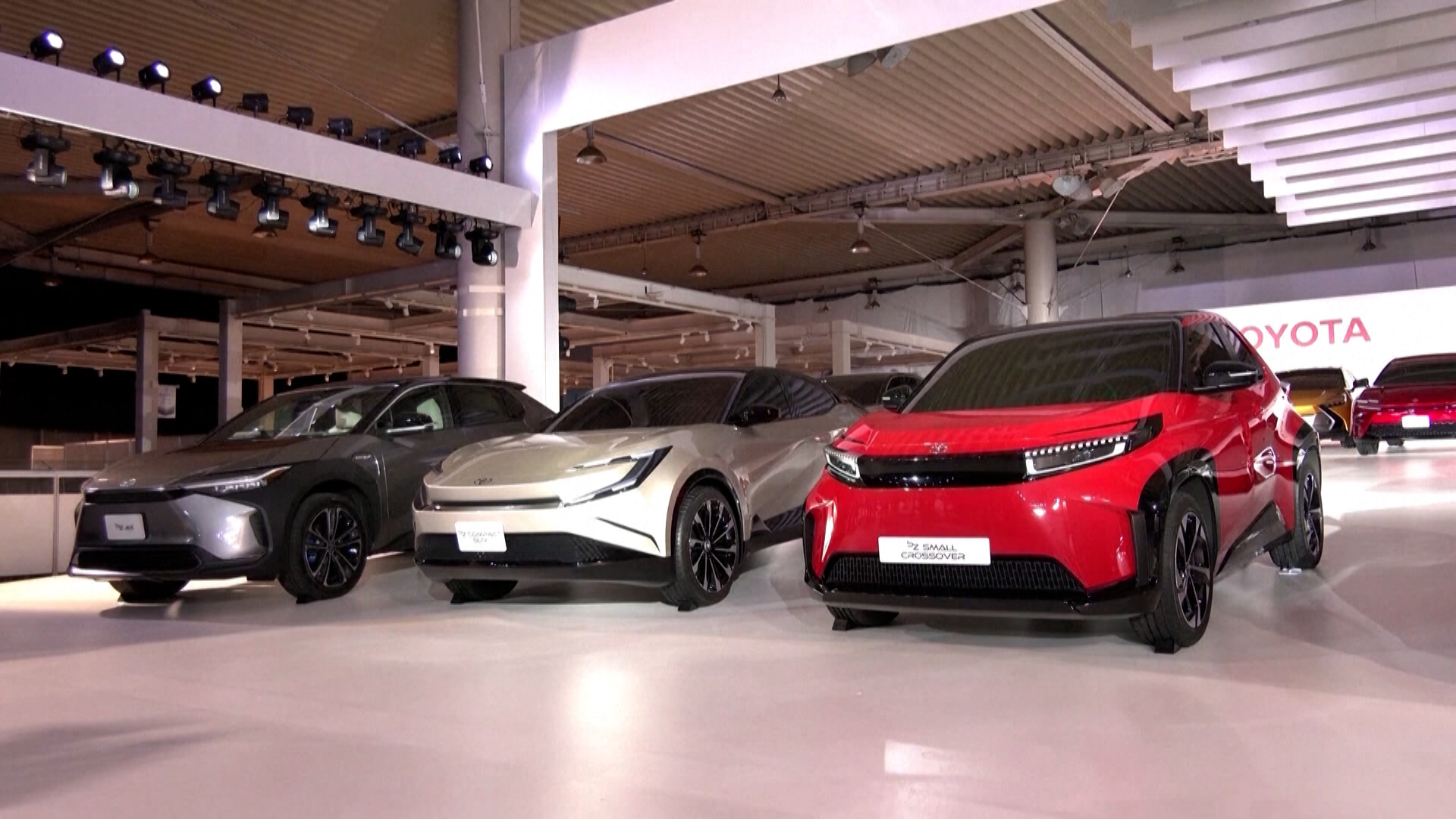 Toyota lập kỷ lục doanh số toàn cầu nhờ xe hybrid