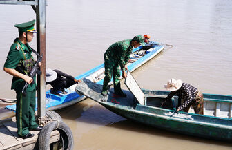 Kiên quyết ngăn chặn buôn lậu, giữ vững chủ quyền biên giới