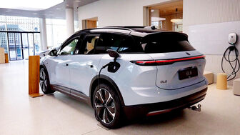 Người dân toàn cầu tăng tốc chuyển sang xe điện