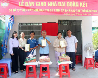 Xã An Châu bàn giao 3 căn nhà đại đoàn kết