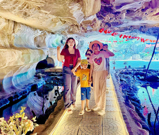 Dạy con yêu nước từ gia đình