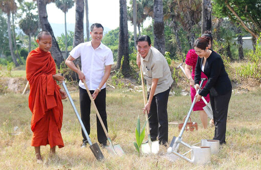 Khởi công dự án “Nông nghiệp xen canh ứng dụng công nghệ cao cây dừa và chanh”
