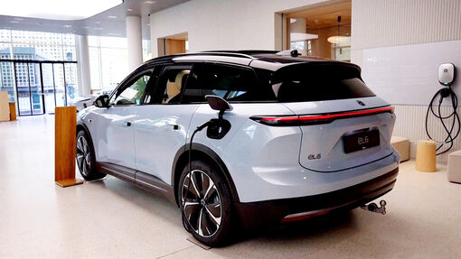 Người dân toàn cầu tăng tốc chuyển sang xe điện