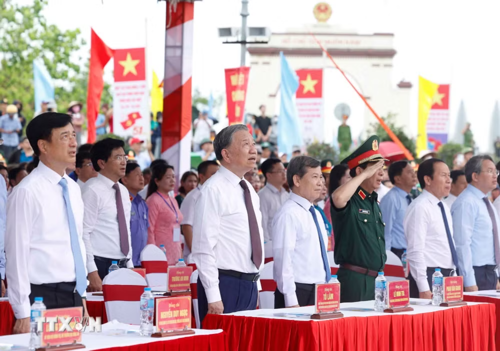 Tổng Bí thư, Chủ tịch nước dự Lễ Thượng cờ "Thống nhất non sông"