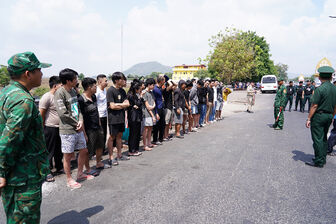 Tiếp nhận công dân Việt Nam phía Campuchia trao trả