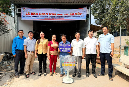 Bàn giao 10 căn nhà đại đoàn kết tại xã Cô Tô