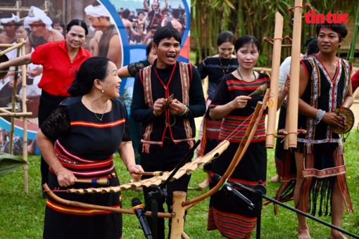 "Điểm hẹn vùng cao" rực rỡ sắc màu tại Làng Văn hóa - Du lịch các dân tộc Việt Nam dịp lễ 30/4 - 1/5
