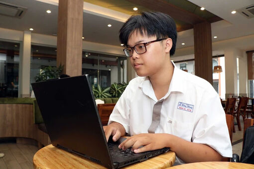 Nam sinh chuyên Lê Hồng Phong TP. Hồ Chí Minh đạt điểm SAT 1.570, nhận học bổng 100% tại Phần Lan