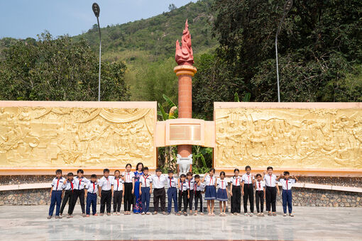 Thăm Di tích Lịch sử cách mạng Ô Tà Sóc