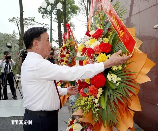 Thường trực Ban Bí thư Trần Cẩm Tú dâng hương tưởng niệm Tổng Bí thư Trần Phú