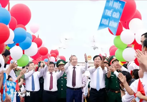 Tổng Bí thư, Chủ tịch nước Tô Lâm dự Lễ thượng cờ "Thống nhất non sông" tại Quảng Trị