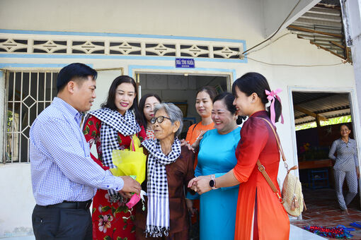 Tháng tư của những người chưa đi qua chiến tranh