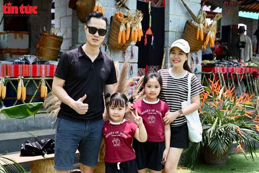 Trải nghiệm văn hoá Lai Châu tại Làng Văn hoá - Du lịch các dân tộc Việt Nam dịp Lễ 30/4