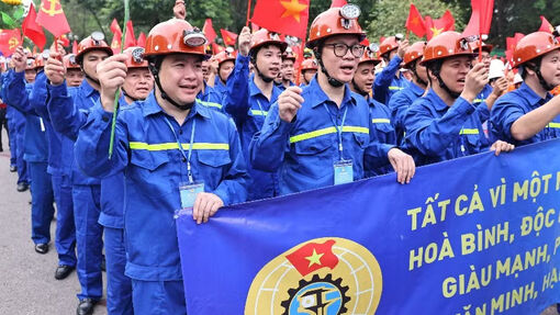 Tự hào truyền thống để hướng về tương lai tươi sáng
