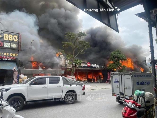Hải Phòng: Cháy lớn tại phường An Phong, năm cửa hàng bị thiêu rụi