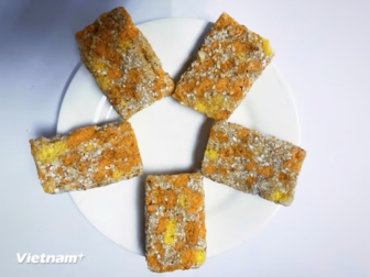 Bánh Cáy làng Nguyễn-Hồn quê trong từng miếng bánh