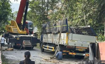 Lật xe trên đèo Vi-Ô-Lắc, 2 người chết, 1 người bị thương nặng