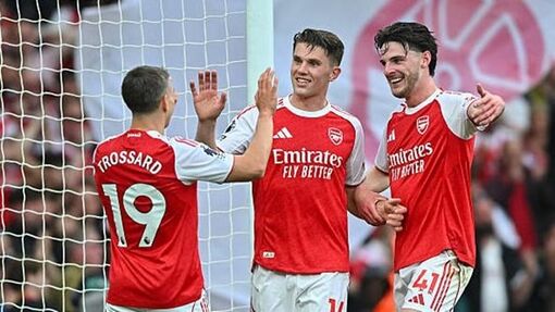 Arsenal thắng áp đảo Fulham 3-0 để nới rộng cách biệt 6 điểm trong cuộc đua vô địch