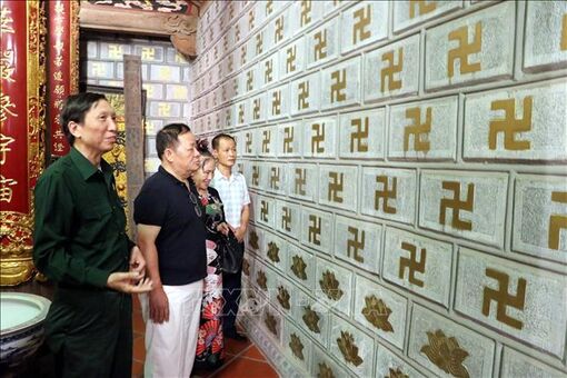 Chùa Cương Xá là ngôi chùa có hệ thống tường đá khắc nhiều chữ Vạn nhất châu Á