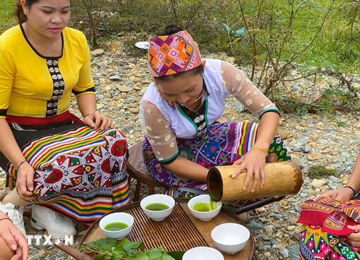 Độc đáo nước uống 'chè đâm' của đồng bào Thái phía Tây Nghệ An