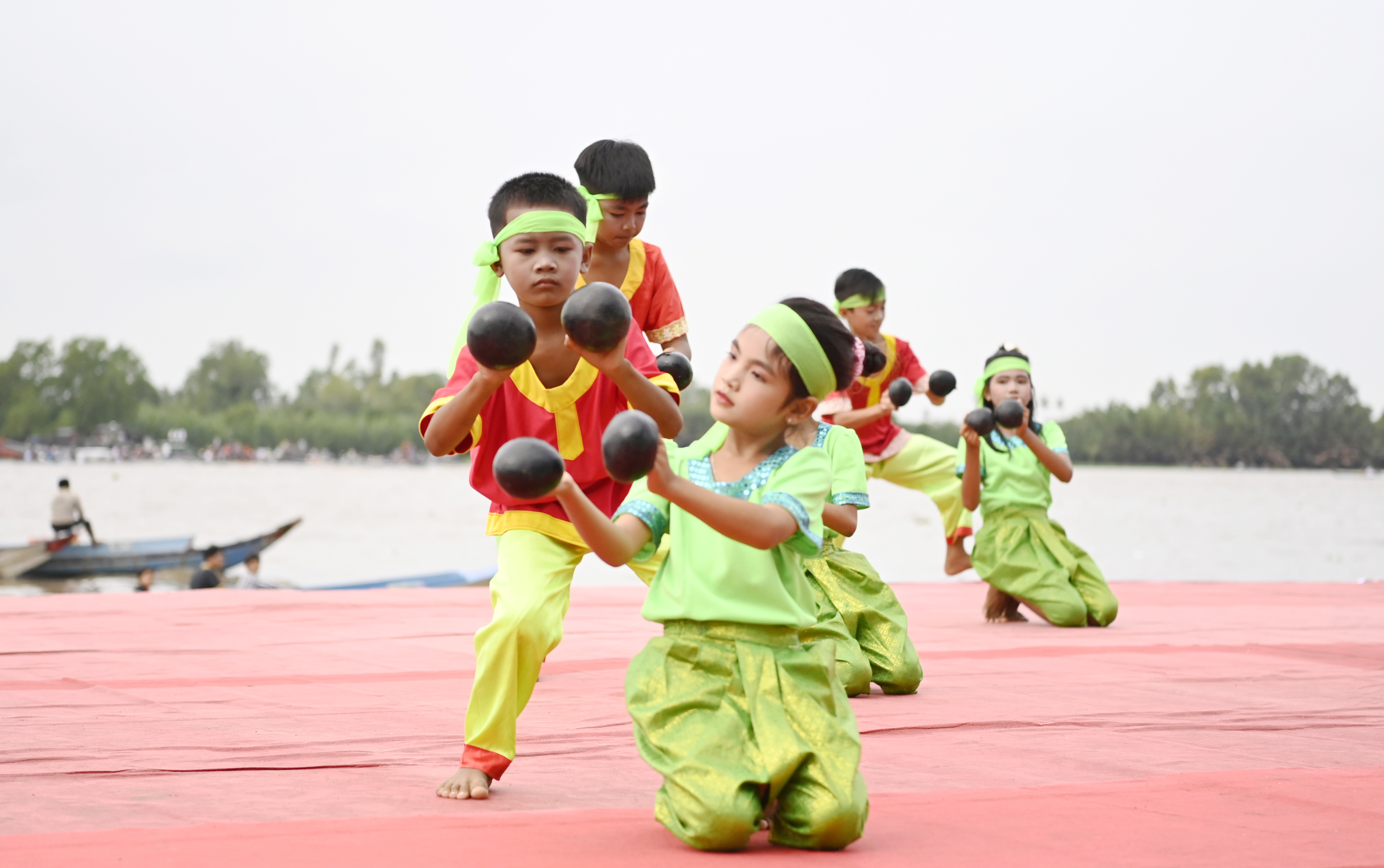 Giữ nghệ thuật múa gáo dừa