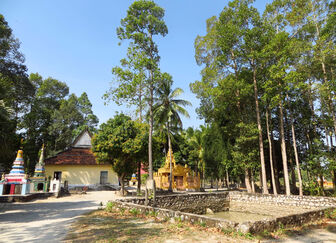 Ngôi chùa Khmer giữa dấu tích chiến tranh