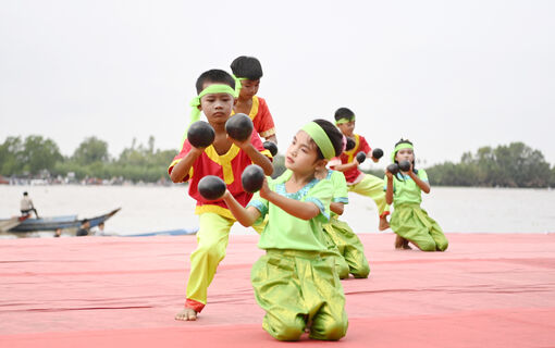 Giữ nghệ thuật múa gáo dừa