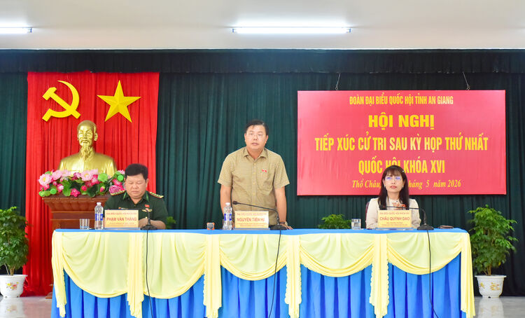 Đoàn Đại biểu Quốc hội tỉnh An Giang tiếp xúc cử tri
đặc khu Thổ Châu