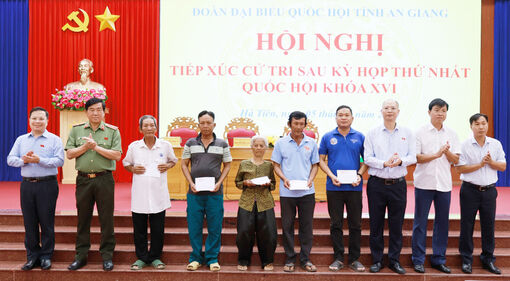 Đoàn Đại biểu Quốc hội đơn vị số 5 tiếp xúc cử tri tại phường Hà Tiên