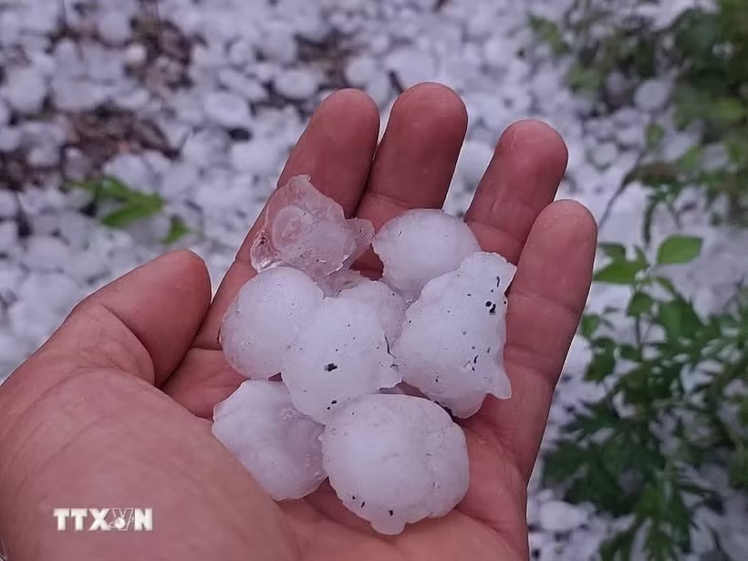 Đề nghị các địa phương chủ động ứng phó với lốc sét, mưa đá, lũ quét và sạt lở đất