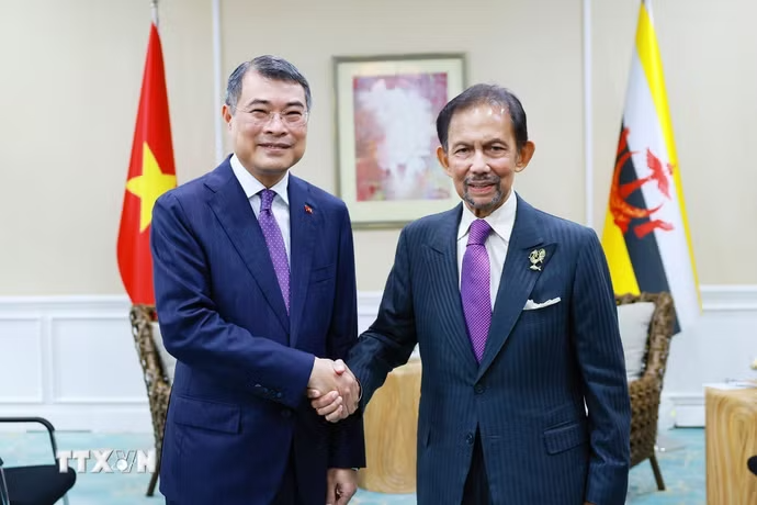 Thủ tướng Lê Minh Hưng gặp lãnh đạo các nước nhân tham dự Hội nghị Cấp cao ASEAN
