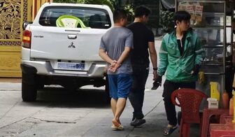 Bắt đối tượng ném chai xăng vào nhà dân, dùng hung khí đâm khiến hai người bị thương