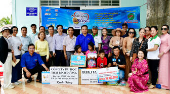 Chương trình truyền hình nhân đạo “Khát vọng sống” kết nối hỗ trợ gia đình anh Huỳnh Văn Đen hơn 113 triệu đồng