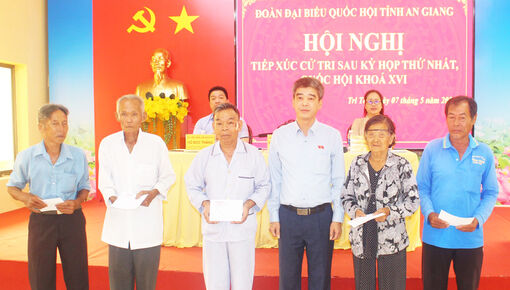 Đoàn Đại biểu Quốc hội tỉnh An Giang, đơn vị số 3 tiếp xúc cử tri tại xã Tri Tôn