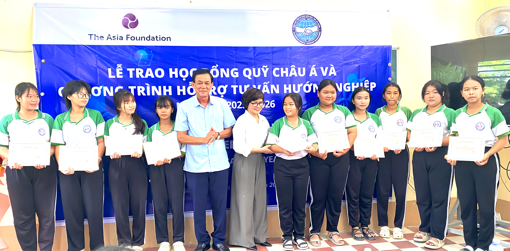 Trao 50 suất học bổng Quỹ Châu Á cho học sinh nữ An Giang