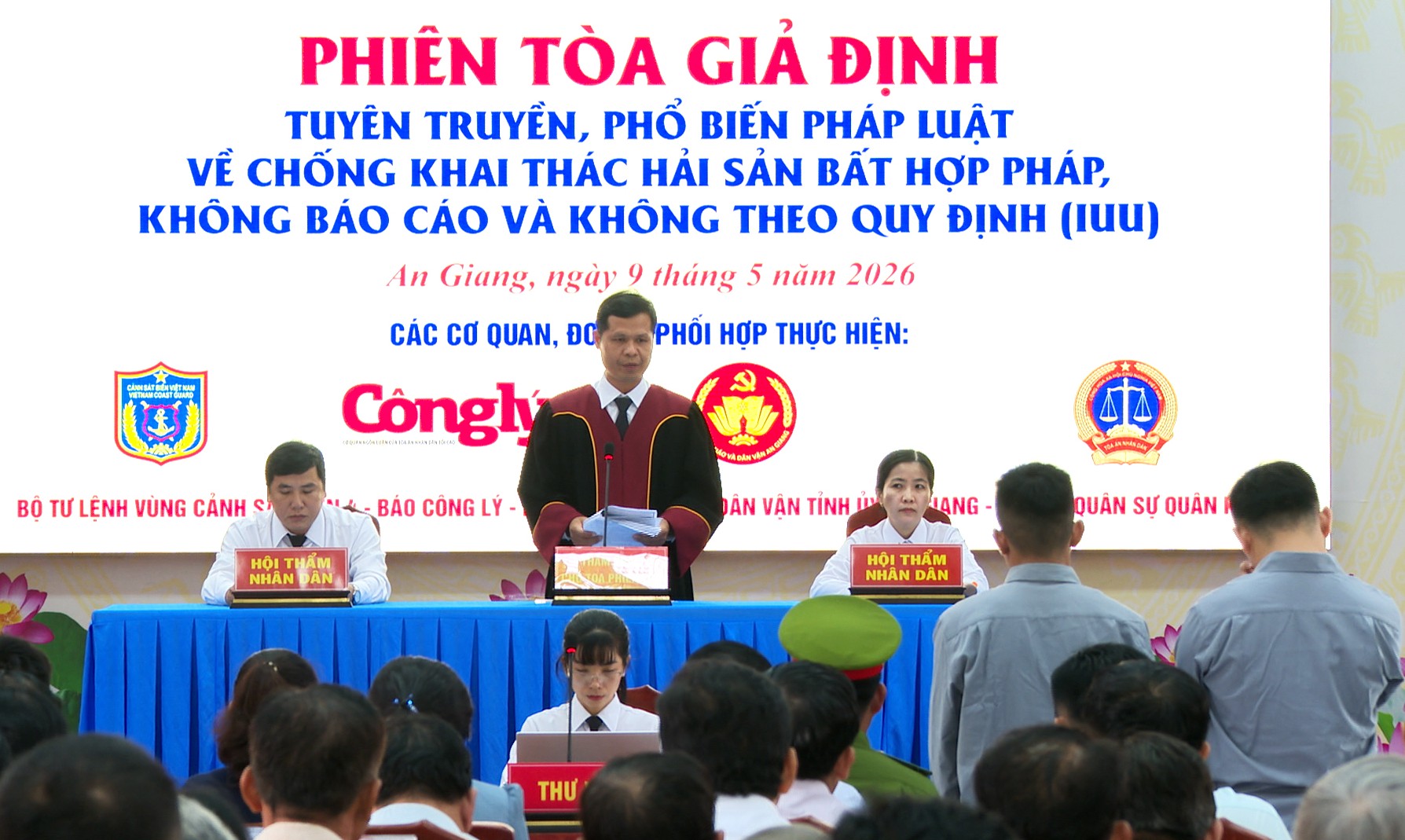 Tuyên truyền chống khai thác IUU bằng phiên tòa giả định