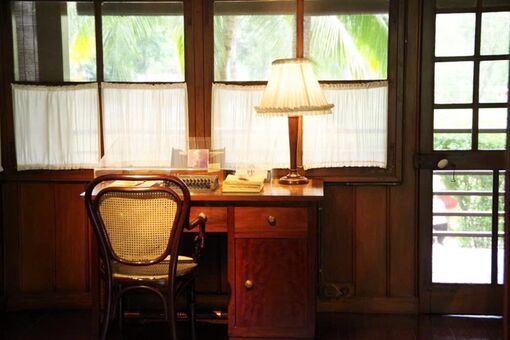 Về bên ao cá, Nhà sàn - tìm lại dấu chân Người