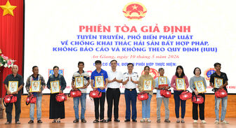 Bộ Tư lệnh Vùng Cảnh sát biển 4 tuyên truyền chống khai thác IUU bằng “Phiên tòa giả định”