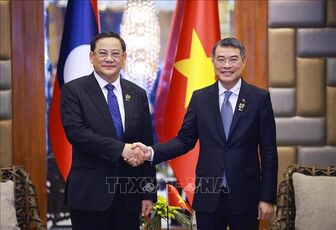 Thủ tướng hai nước Lào và Việt Nam trao đổi thắt chặt hợp tác song phương