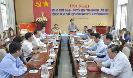 Ban Giám đốc Báo và Phát thanh - Truyền hình An Giang gặp gỡ, trao đổi công tác tuyên truyền với các xã