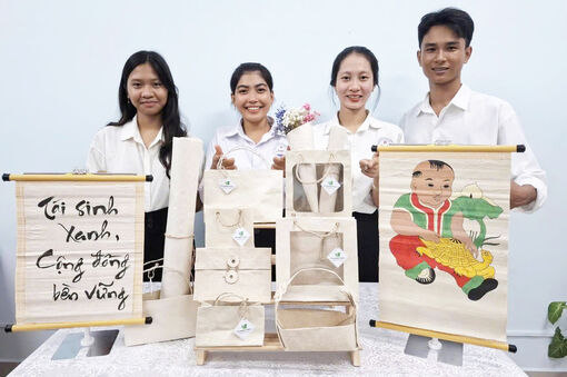 Biến lá khóm thành giấy