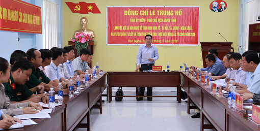 Phó Chủ tịch UBND tỉnh An Giang Lê Trung Hồ làm việc với xã Hòn Nghệ