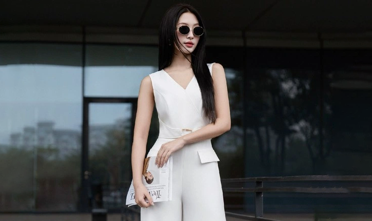 Mặc đẹp không khó với jumpsuit tôn dáng mùa hè