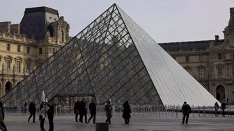 Bắt giữ nghi phạm âm mưu tấn công khủng bố Bảo tàng Louvre