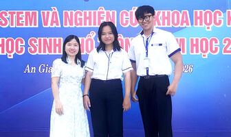 Đôi bạn Gen Z kể chuyện lịch sử bằng ngôn ngữ số