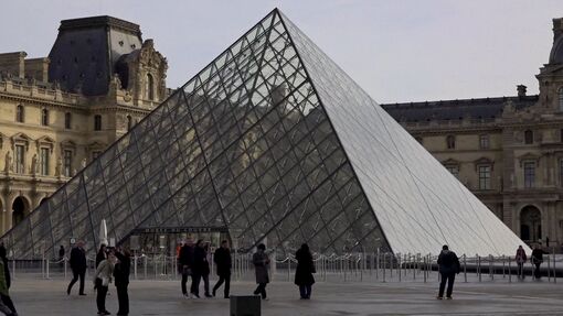 Bắt giữ nghi phạm âm mưu tấn công khủng bố Bảo tàng Louvre