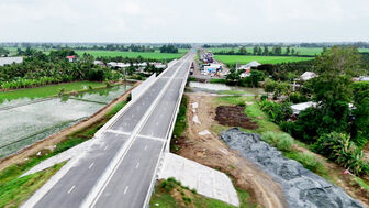 Dồn lực đưa cao tốc Châu Đốc - Cần Thơ - Sóc Trăng về đích