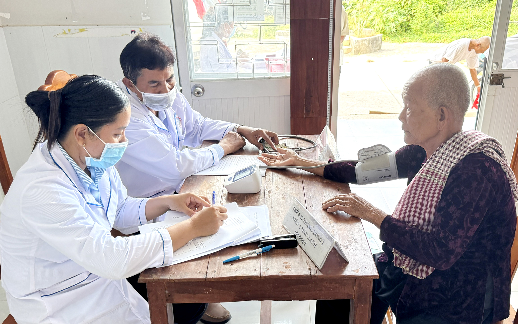 500 người cao tuổi xã Ô Lâm được khám sức khỏe, tầm soát bệnh